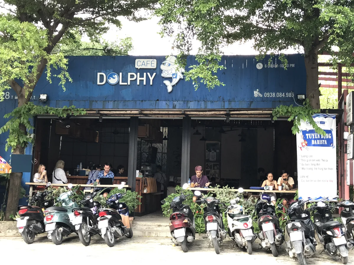 Cửa hàng thuộc chuỗi cà phê Dolphy