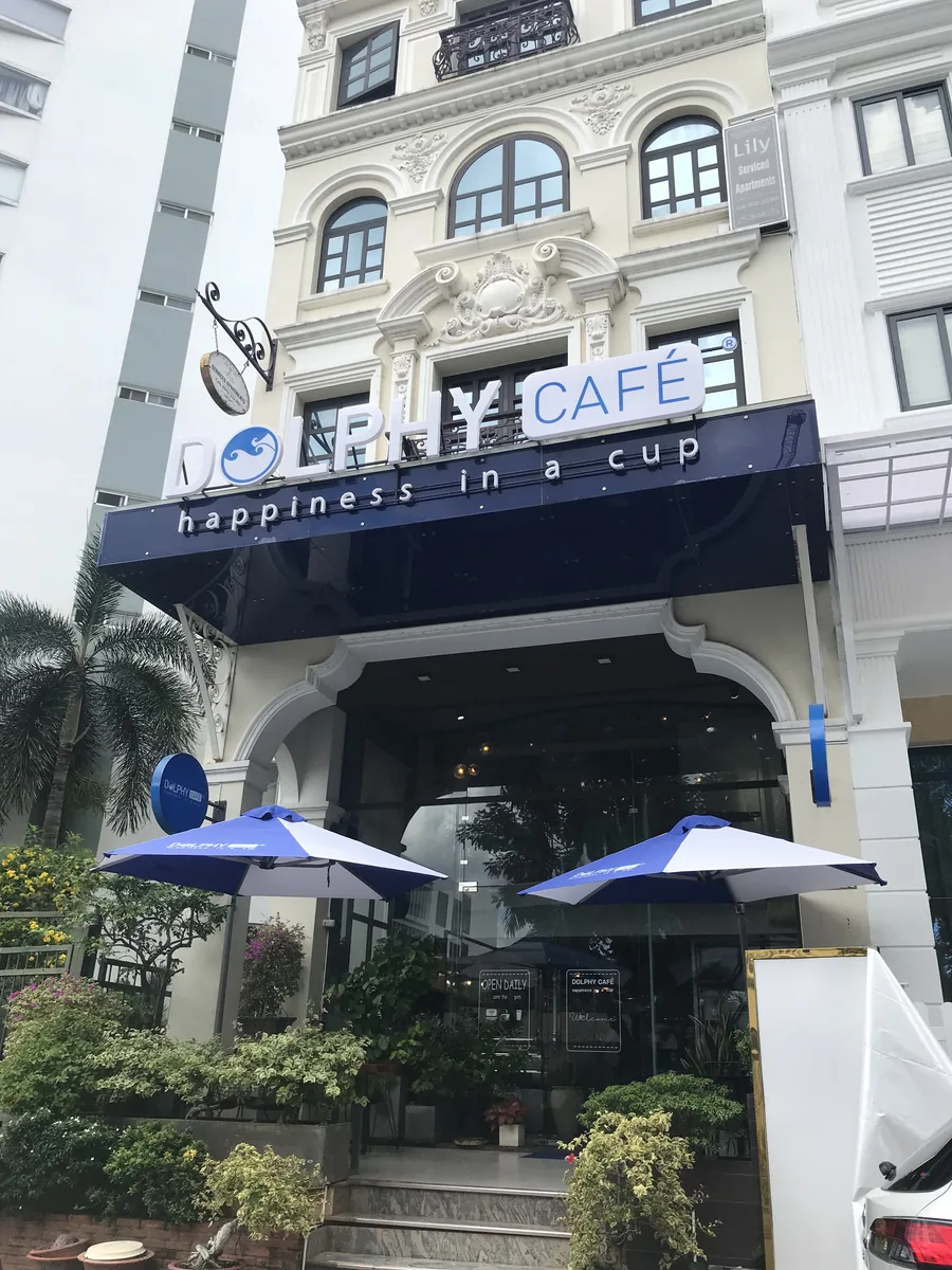Cửa hàng thuộc chuỗi cà phê Dolphy