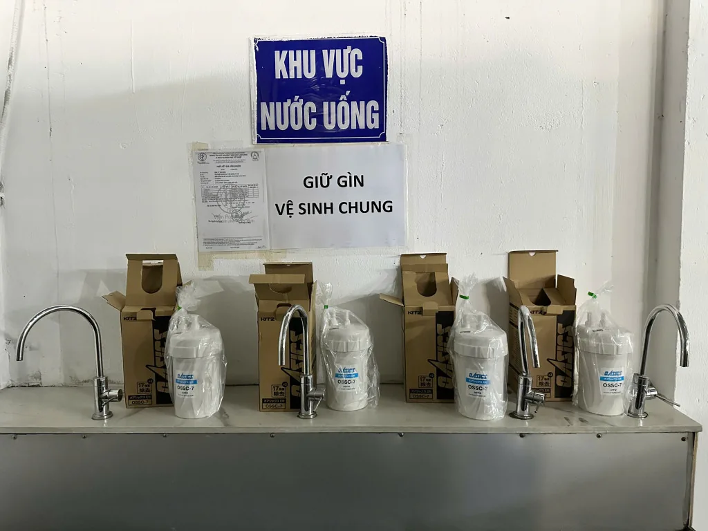 Khu vực nước uống lắp máy lọc Kitz tại nhà máy Imiti