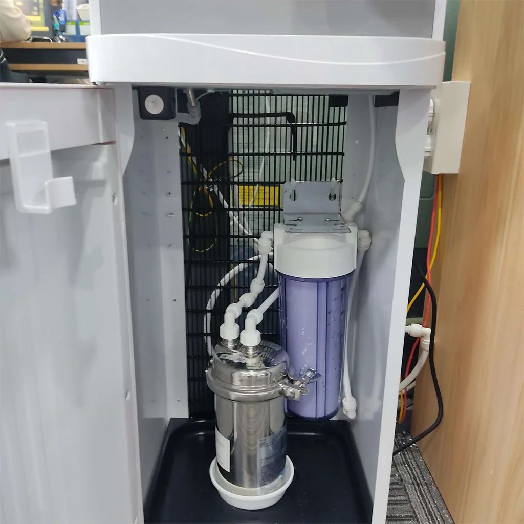 Cây nước nóng lạnh tích hợp bộ lọc Kitz đặt tại văn phòng