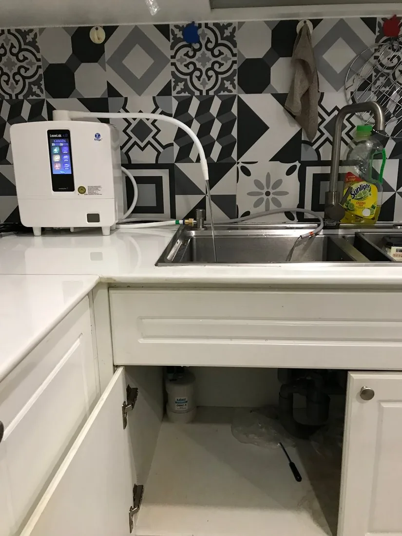 Máy điện giải Kangen lắp tại bàn bếp kèm tiền lọc Kitz
